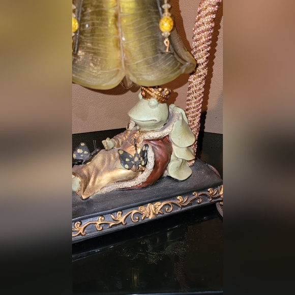 VINTAGE KINGFrog 10X13" Table Lamp with Green and Gold Accents - Picture 4 of 12